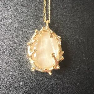 Lilly Pullitzer necklace w oval stone adorned w faux pave diamonds. Chain 30-34”